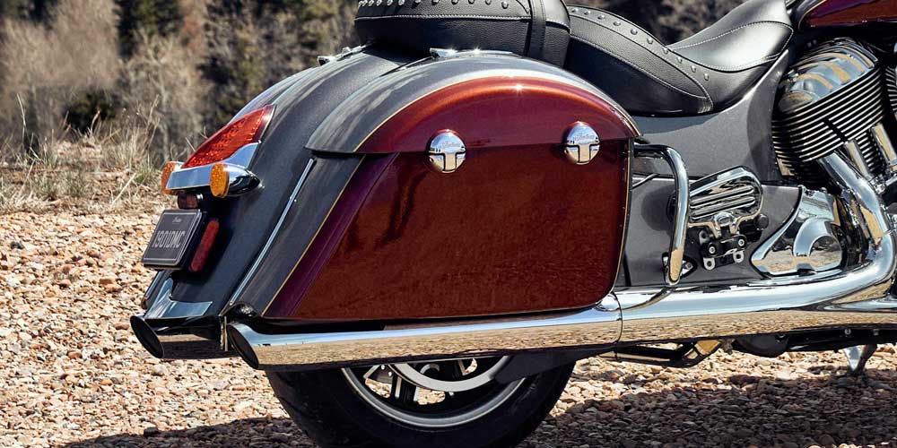 REMOTE-LOCKING HARD SADDLEBAGS